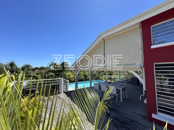 Saint-François (97118) Villa d'architecte idéale golfeurs avec 3 chambres + bureau, piscine et terrain de 1750m².