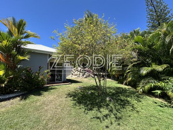 Saint-François (97118) Villa d'architecte idéale golfeurs avec 3 chambres + bureau, piscine et terrain de 1750m².