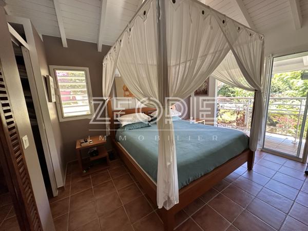 Saint-François (97118) Villa d'architecte idéale golfeurs avec 3 chambres + bureau, piscine et terrain de 1750m².