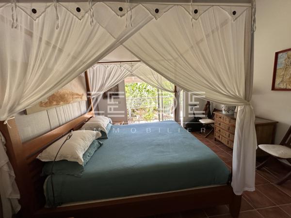 Saint-François (97118) Villa d'architecte idéale golfeurs avec 3 chambres + bureau, piscine et terrain de 1750m².