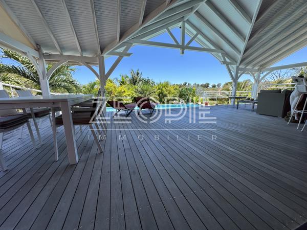 Saint-François (97118) Villa d'architecte idéale golfeurs avec 3 chambres + bureau, piscine et terrain de 1750m².