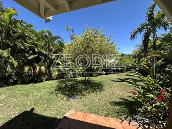 Saint-François (97118) Villa d'architecte idéale golfeurs avec 3 chambres + bureau, piscine et terrain de 1750m².