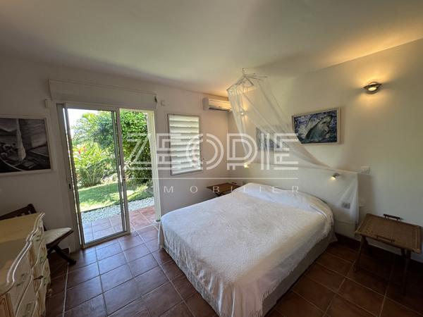 Saint-François (97118) Villa d'architecte idéale golfeurs avec 3 chambres + bureau, piscine et terrain de 1750m².