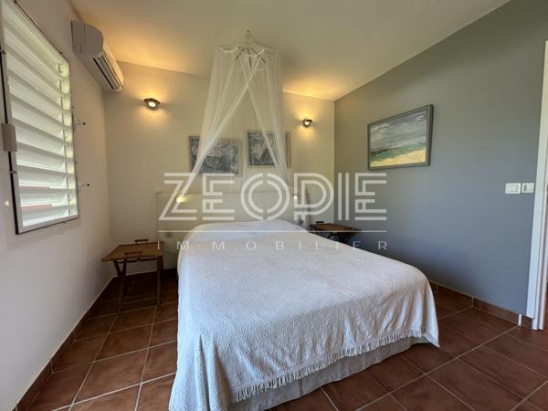 Saint-François (97118) Villa d'architecte idéale golfeurs avec 3 chambres + bureau, piscine et terrain de 1750m².