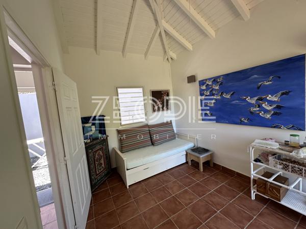 Saint-François (97118) Villa d'architecte idéale golfeurs avec 3 chambres + bureau, piscine et terrain de 1750m².