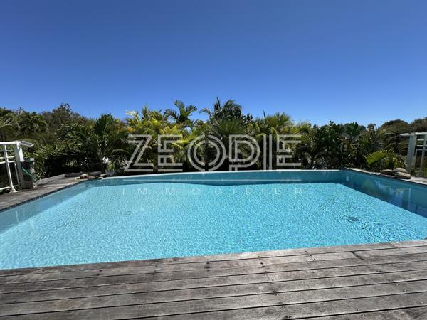 Saint-François (97118) Villa d'architecte idéale golfeurs avec 3 chambres + bureau, piscine et terrain de 1750m².