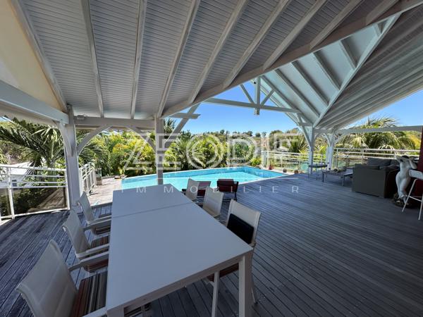 Saint-François (97118) Villa d'architecte idéale golfeurs avec 3 chambres + bureau, piscine et terrain de 1750m².