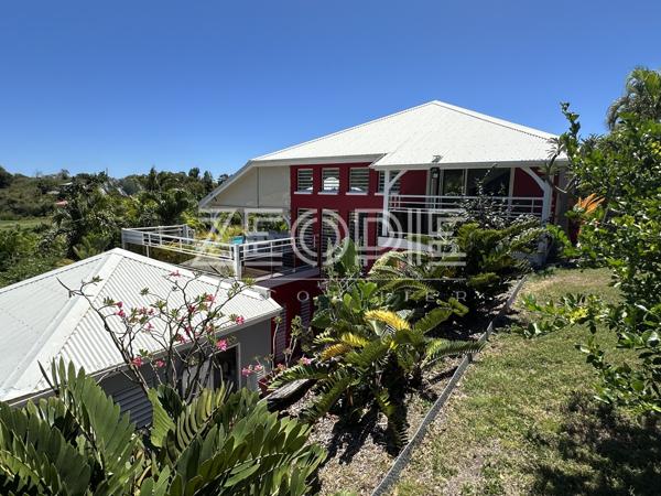 Saint-François (97118) Villa d'architecte idéale golfeurs avec 3 chambres + bureau, piscine et terrain de 1750m².