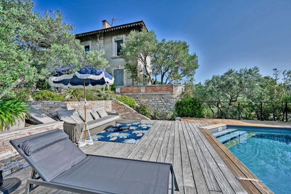 Vente Maison de luxe Villeneuve-lès-Avignon 6 Pièces 150 m²