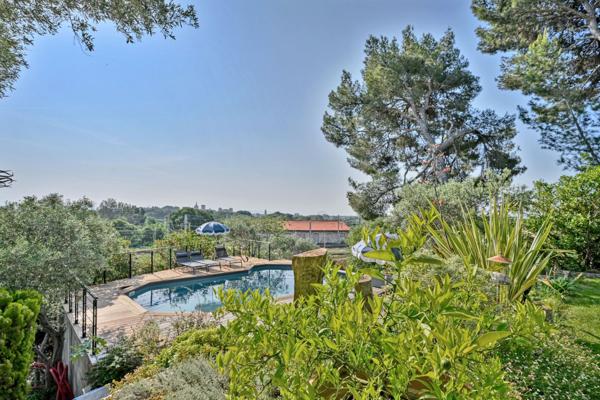 Vente Maison de luxe Villeneuve-lès-Avignon 6 Pièces 150 m²