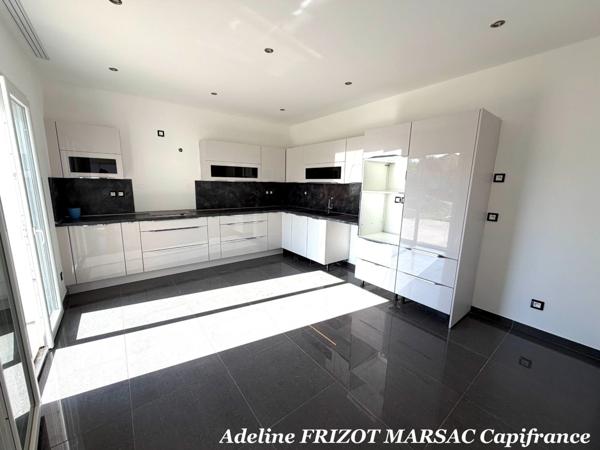 MAISON GENILAC - PLAIN PIED - 4 CHAMBRES - TERRAIN 567 - GARAGE - LUMINOSITE - CALME - ACCES LYON/SAINT ETIENNE - GARE
