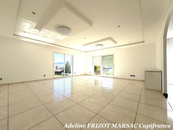MAISON GENILAC - PLAIN PIED - 4 CHAMBRES - TERRAIN 567 - GARAGE - LUMINOSITE - CALME - ACCES LYON/SAINT ETIENNE - GARE