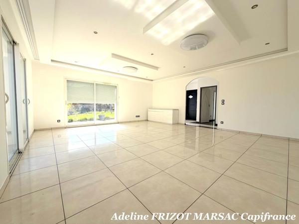MAISON GENILAC - PLAIN PIED - 4 CHAMBRES - TERRAIN 567 - GARAGE - LUMINOSITE - CALME - ACCES LYON/SAINT ETIENNE - GARE