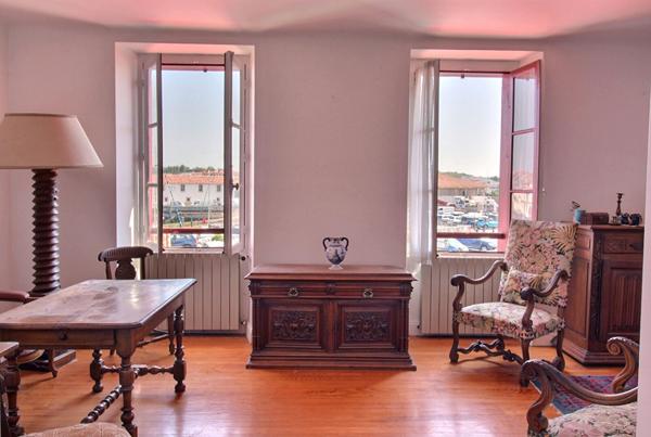 Appartement Lumineux avec Potentiel au Coeur de Ciboure - À Rénover