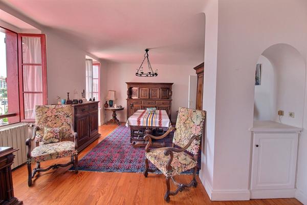 Appartement Lumineux avec Potentiel au Coeur de Ciboure - À Rénover