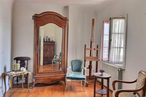 Appartement Lumineux avec Potentiel au Coeur de Ciboure - À Rénover