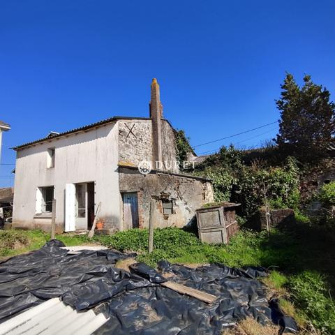 Maison à rénover - en ville proche de Saint-Fulgent
