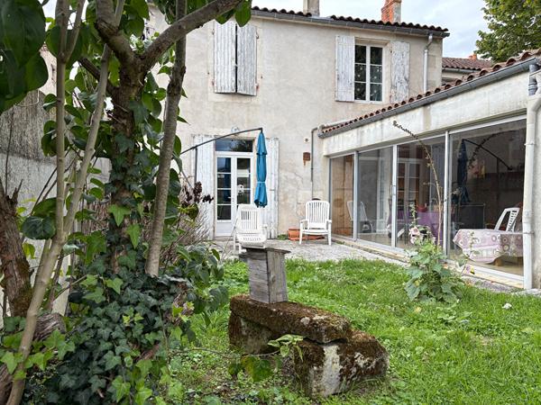 Maison Surgeres 5 pièce(s) 147 m2