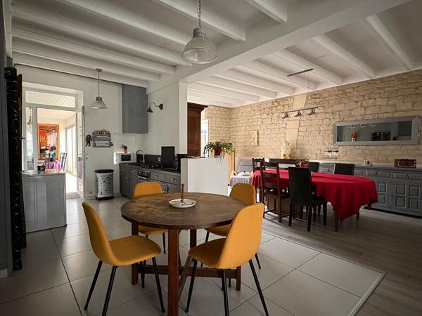 Maison Surgeres 5 pièce(s) 147 m2