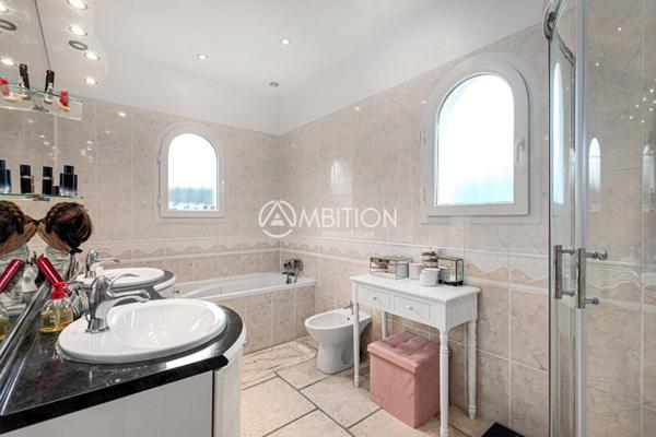 Maison à vendre 8 pièces de 267 m²