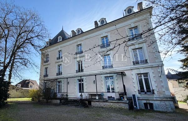 Élégante maison de maître du XIXe et ses dépendances en coeur de ville