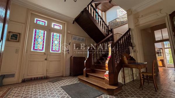 Élégante maison de maître du XIXe et ses dépendances en coeur de ville