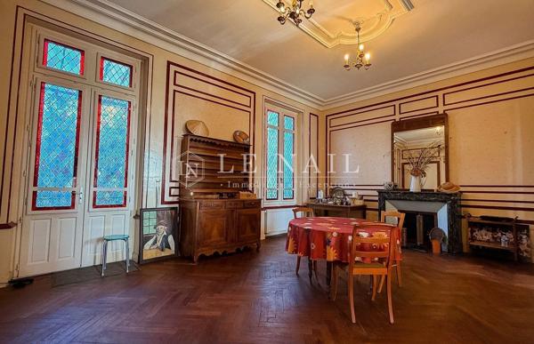 Élégante maison de maître du XIXe et ses dépendances en coeur de ville