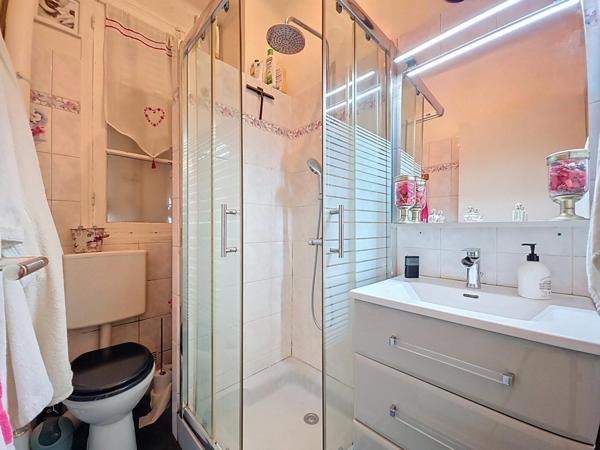 MAISON ANCIENNE AVEC JARDIN GARAGE ET CAVE