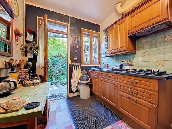 MAISON ANCIENNE AVEC JARDIN GARAGE ET CAVE