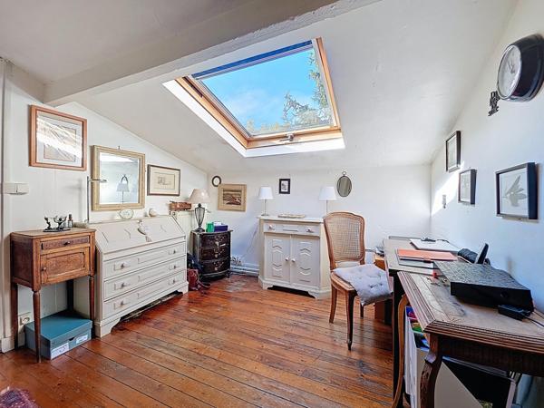 MAISON ANCIENNE AVEC JARDIN GARAGE ET CAVE