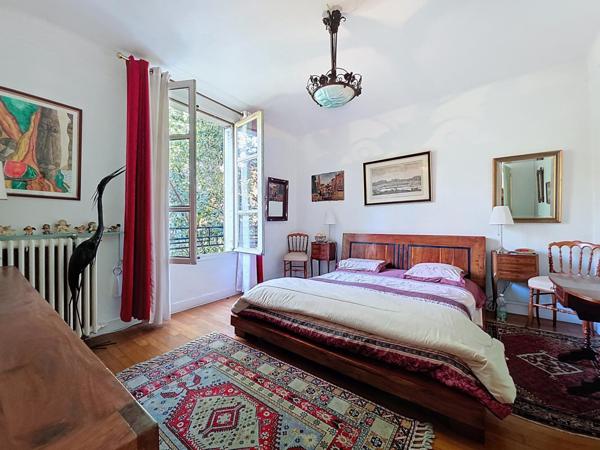 MAISON ANCIENNE AVEC JARDIN GARAGE ET CAVE