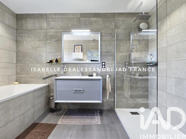 Maison à vendre 5 pièces 162 m² Sanary-sur-Mer