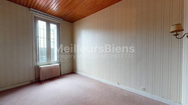 Appartement à rénover de 92 m2 dans le coeur de ST SEURIN