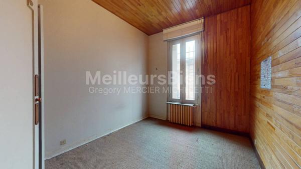 Appartement à rénover de 92 m2 dans le coeur de ST SEURIN