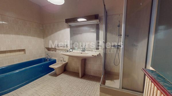 Appartement à rénover de 92 m2 dans le coeur de ST SEURIN