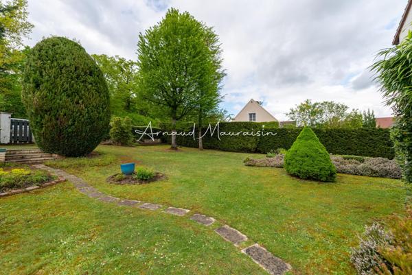 De beaux volumes au calme avec un joli jardin !