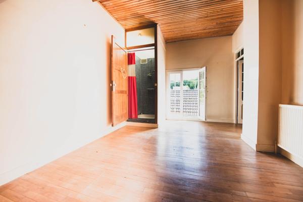 De beaux volumes au calme avec un joli jardin !