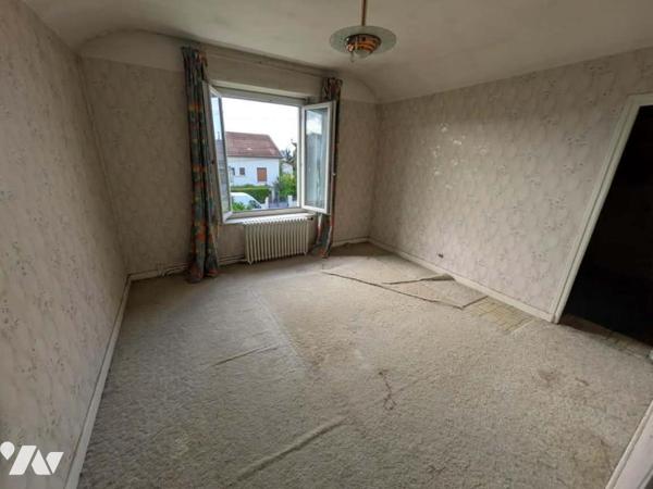 Maison individuelle à rénover - Grand terrain de 962 m² au calme - Dombasle-sur-Meurthe

Prix...