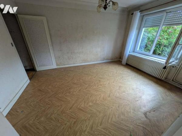Maison individuelle à rénover - Grand terrain de 962 m² au calme - Dombasle-sur-Meurthe

Prix...