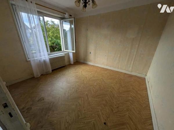 Maison individuelle à rénover - Grand terrain de 962 m² au calme - Dombasle-sur-Meurthe

Prix...