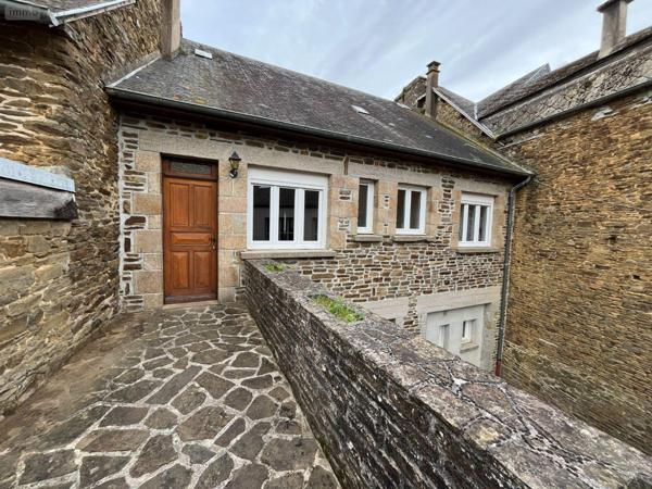 Maison de ville à vendre à Saint-James dans la Manche (50240), ref : 12541/1986