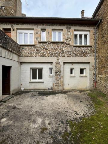 Maison de ville à vendre à Saint-James dans la Manche (50240), ref : 12541/1986