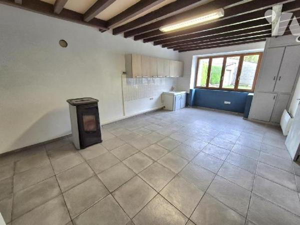 Au centre village d'Essoyes, à proximité des commerces et des commodités à pied, venez découvri...