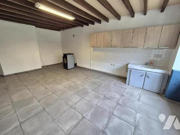 Au centre village d'Essoyes, à proximité des commerces et des commodités à pied, venez découvri...