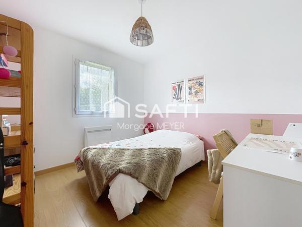 Maison de plain-pied quatre chambres avec jardin