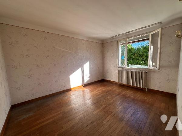 DOLE, quartier Bedugue , maison individuelle à rénover