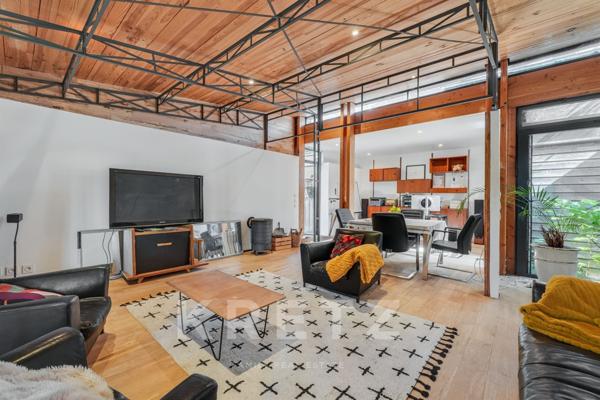 Anciens ateliers rénovés 290m2, quartier Grand Rond / Côte Pavée