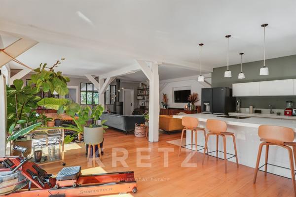 Anciens ateliers rénovés 290m2, quartier Grand Rond / Côte Pavée