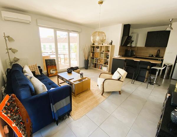 À Vendre : Appartement T2 Moderne En Centre-ville D'hyères