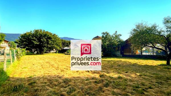 TERRAIN A BATIR Plat de 1029 m² à Pontcharra avec Dépendance. Vue Montagne